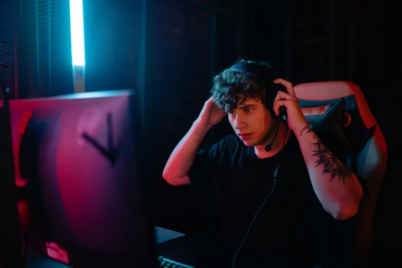 Think Fast or Lose Them: The Split-Second Decisions That Make or Break a Streamer's Career